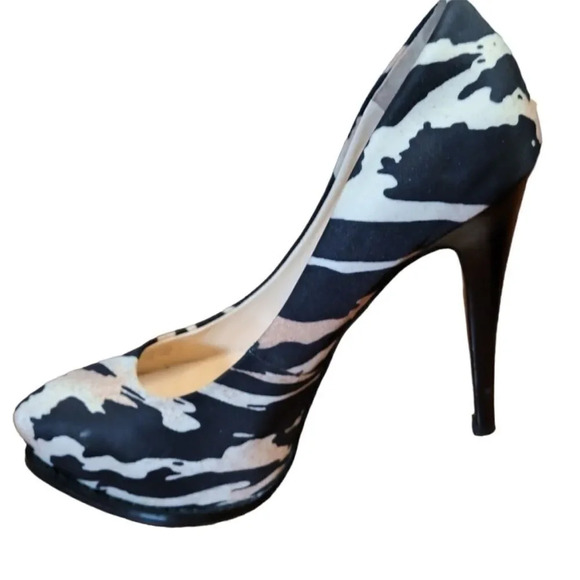 CHIC STATEMENT GUESS ZEBRA /TIGER PRINT IN NEUTRAL COLORS PLATFORM HEEL SIZE 8 - Picture 3 of 12